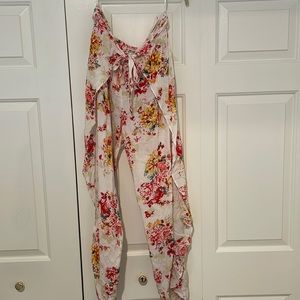 White flowered palazzo pant